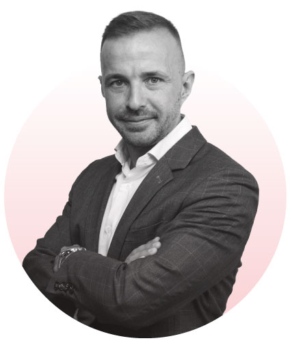 Diego Álvarez, asesor laboral especializado en gestión empresarial, consultoría de recursos humanos y derecho laboral.